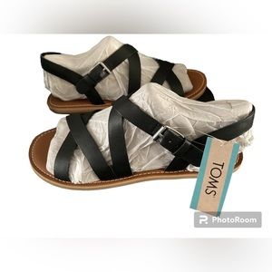 Toms Sicily Sandals Leather Black. New in Box. Size 9.